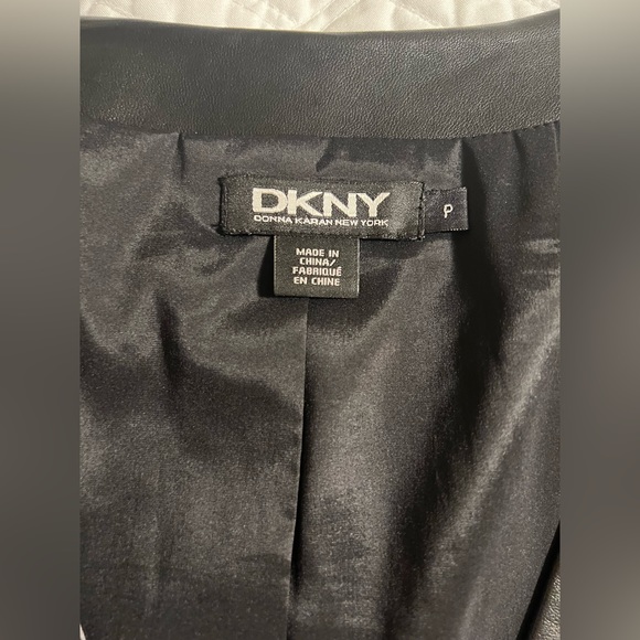 Gorgeous Black Leather Jacket – Perfect Condition - Picture 3 of 12